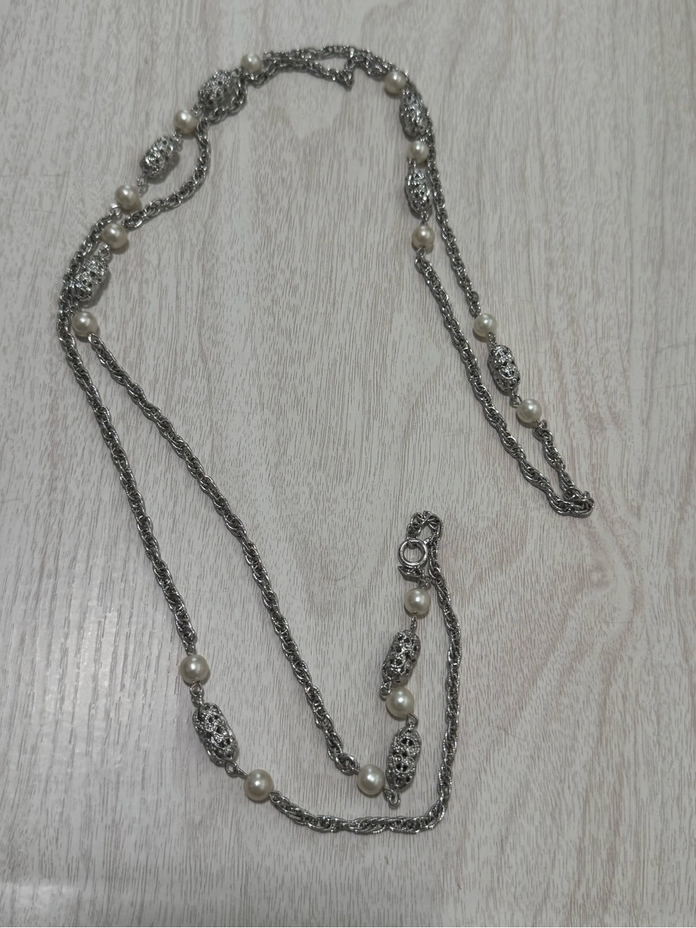 Sarah Coventry Silver Tone Faux Pearl Necklace - Picture 3 of 6